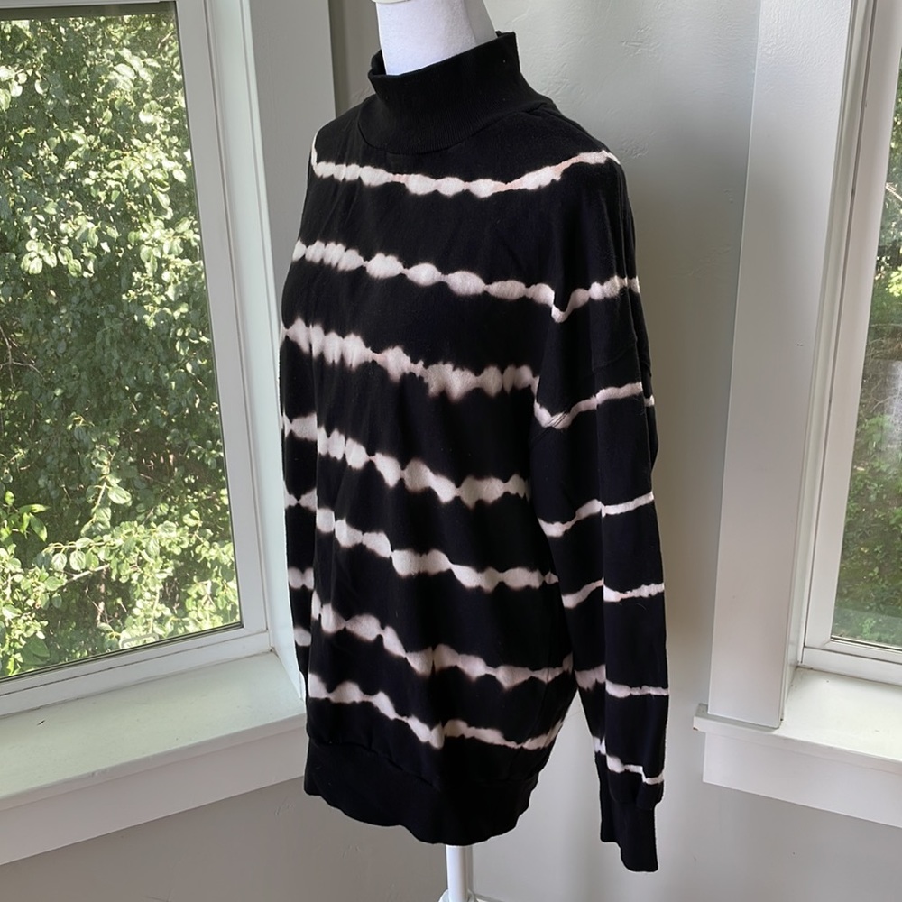 Wild Fable Oversized Black White Tie Dye Mockneck Sweatshirt Size Medium - Picture 4 of 7